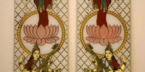 Christianson Lee Studios verre églomisé Hindu prayer room doors