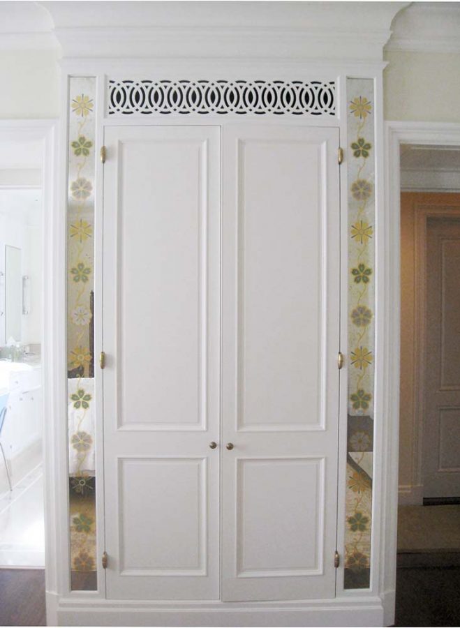 Christianson Lee Studios verre églomisé inset Bedroom wall panels