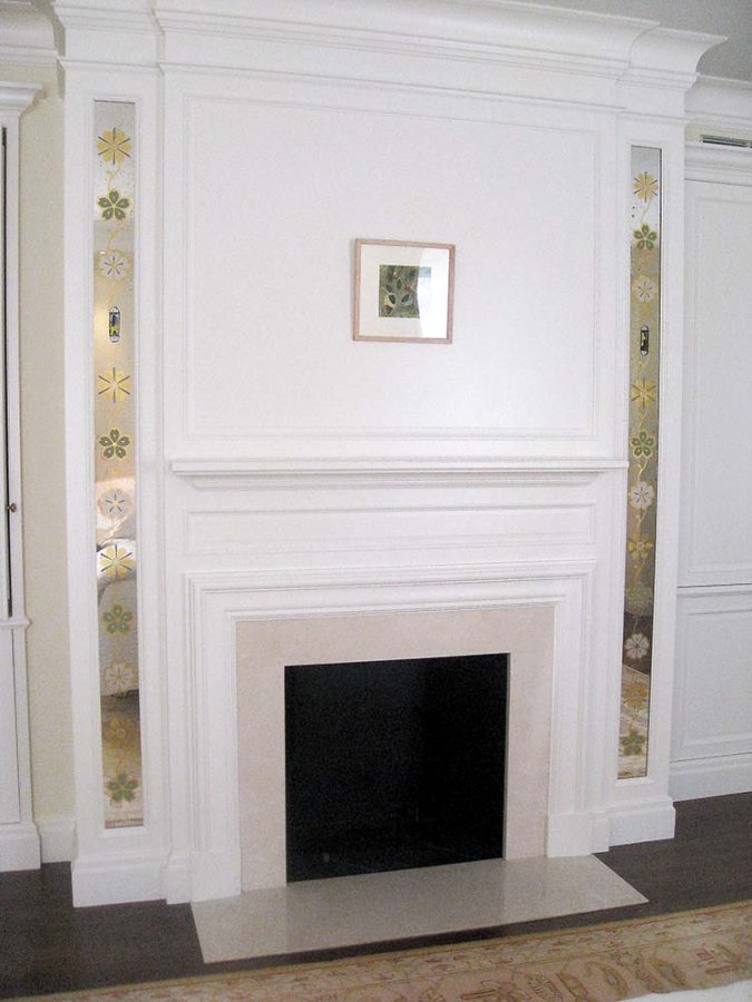 Christianson Lee Studios verre églomisé inset Bedroom wall panels