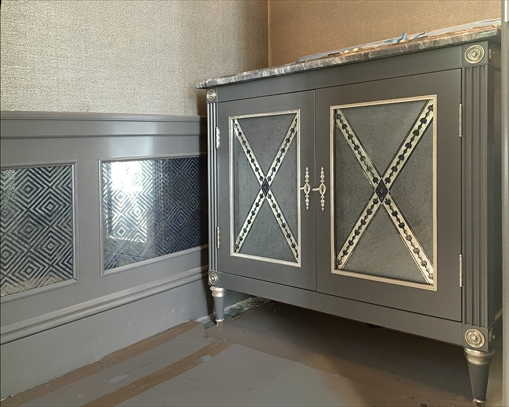 Verre églomisé Powder Room vanity and dado